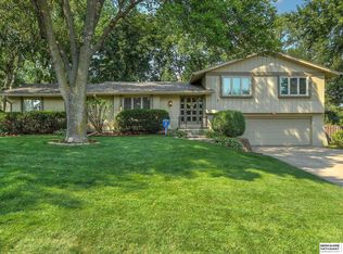 1214 S 107th St, Omaha, NE 68124