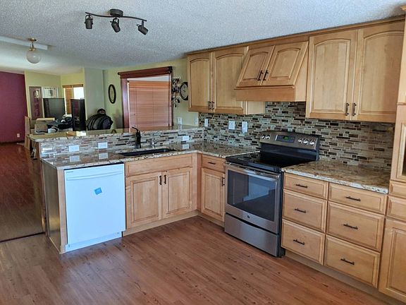 4th image of 387 Lake Erie Ln