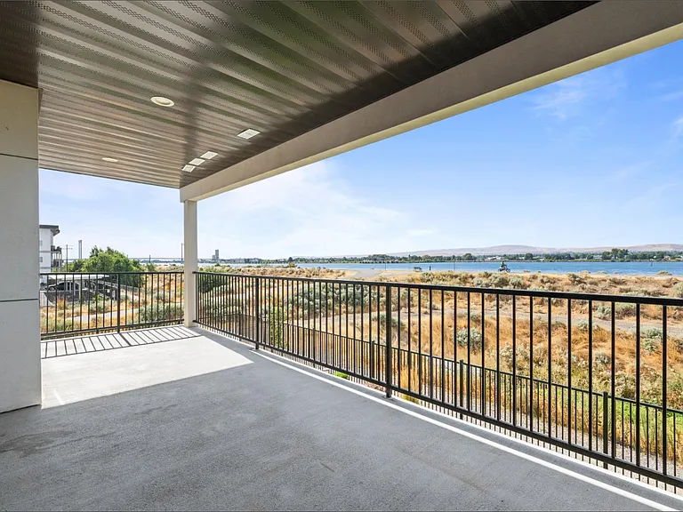 Columbia River Walk Apartments — Photo 164