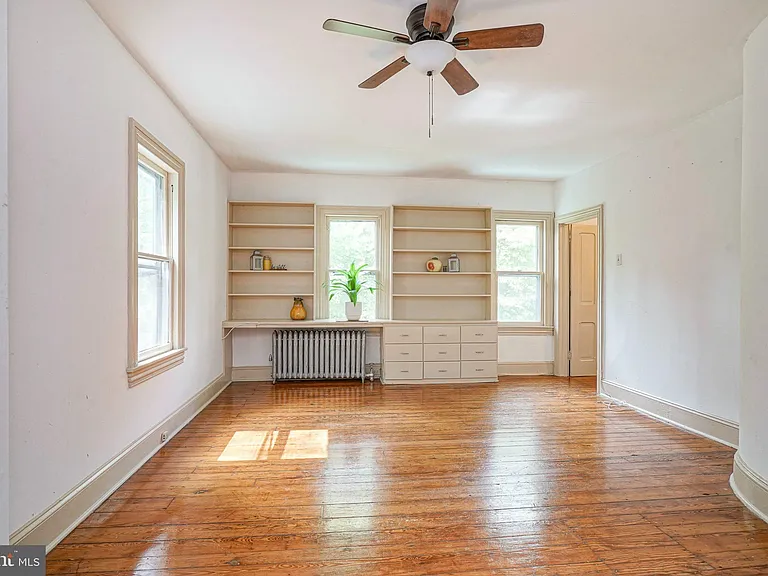 315 Chestnut St — Photo 9