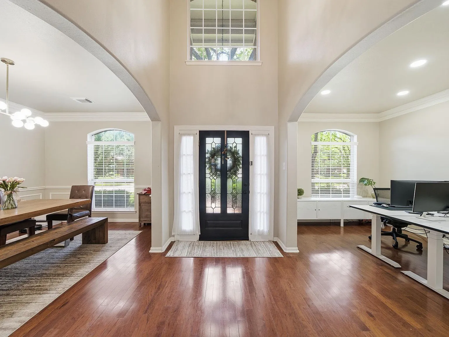 4 bed, 3.5 bath, 3430 sqft, $4,200 — Photo 4