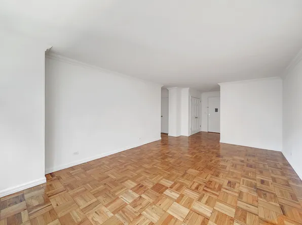 315 West 57th Street image 10 of 27