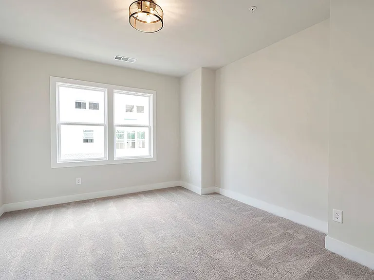 1258 Winterhaven Dr — Photo 31
