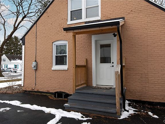 2nd image of 115 Riverview Pkwy S