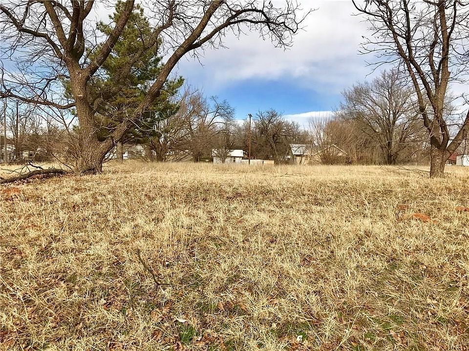 1st image of 313 W Locust Ave Lot 14-17