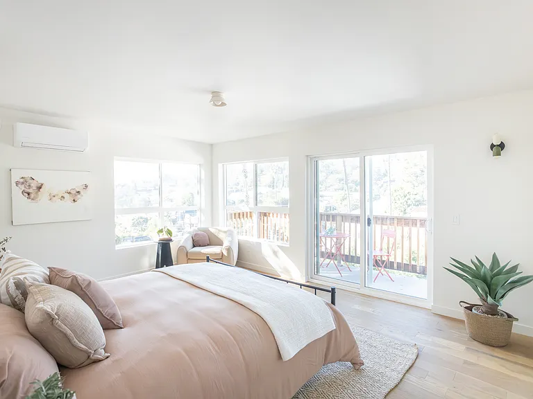 2210 3/4 Echo Park Ave — Photo 18