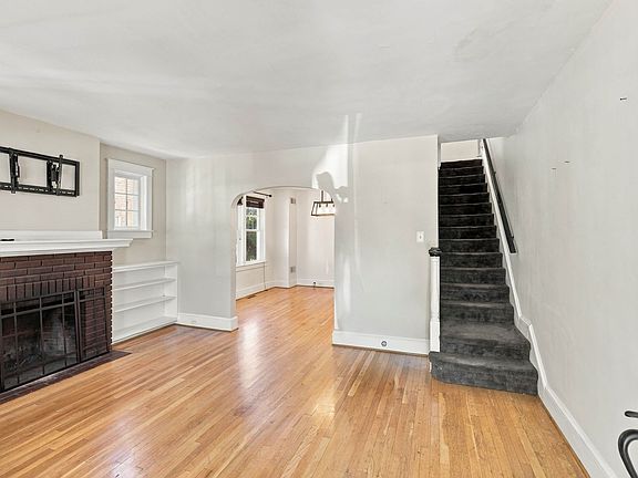 3rd image of 846 Pleasure Rd #R