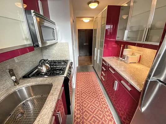 Rented by Apartment Luxe Realty Group, Inc | media 44