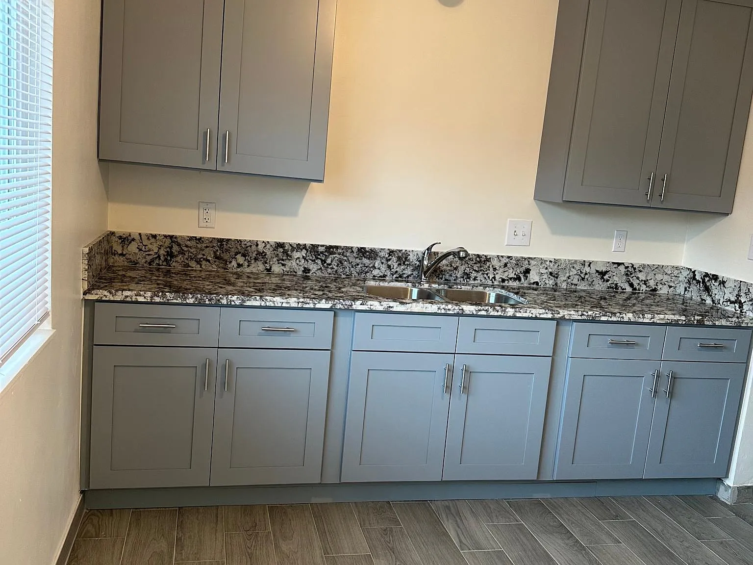2 bed, 800 sqft, $1,275 — Photo 1
