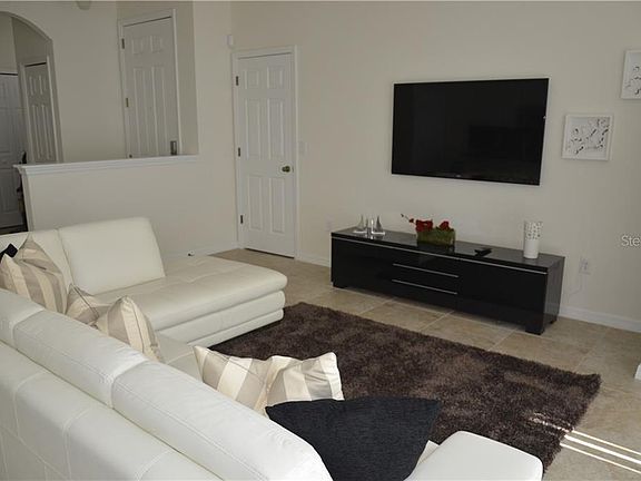 4th image of 700 Las Fuentes Dr