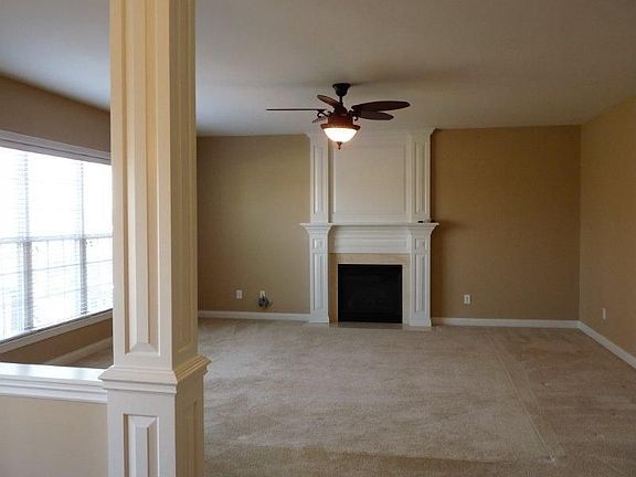 5th image of 860 Ashridge Ct
