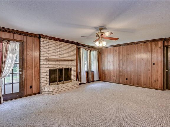 4th image of 402 Dorchester Drive