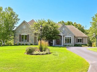 1555 Behrens DRIVE, Cedarburg, WI 53012