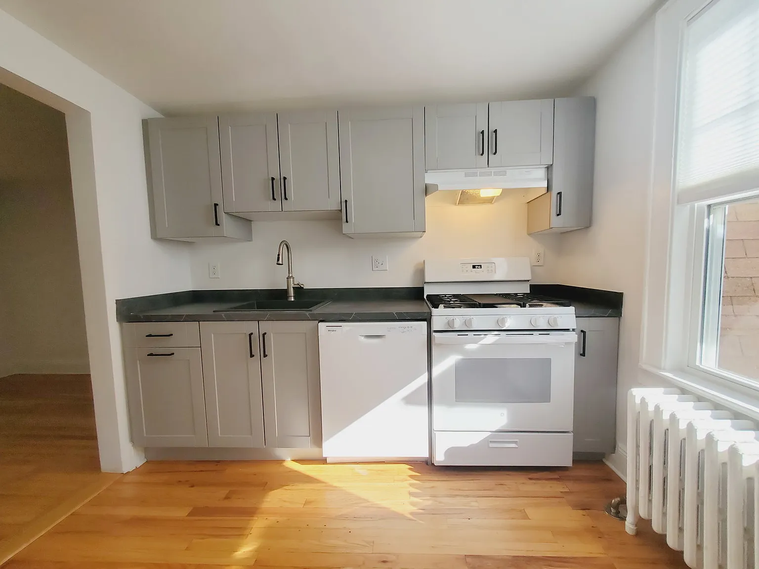 2 bed, 1.0 bath, 760 sqft, $2,500 — Photo 3