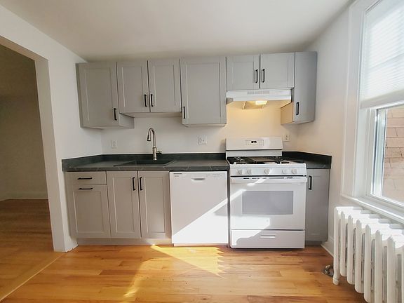 3rd image of 33 Holcomb Ave APT 2