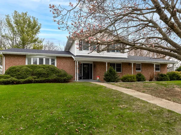 2339 Troy Dr, East Moline, IL 61244