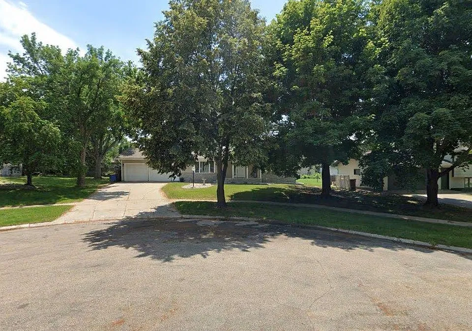 1042 Yosemite Ln