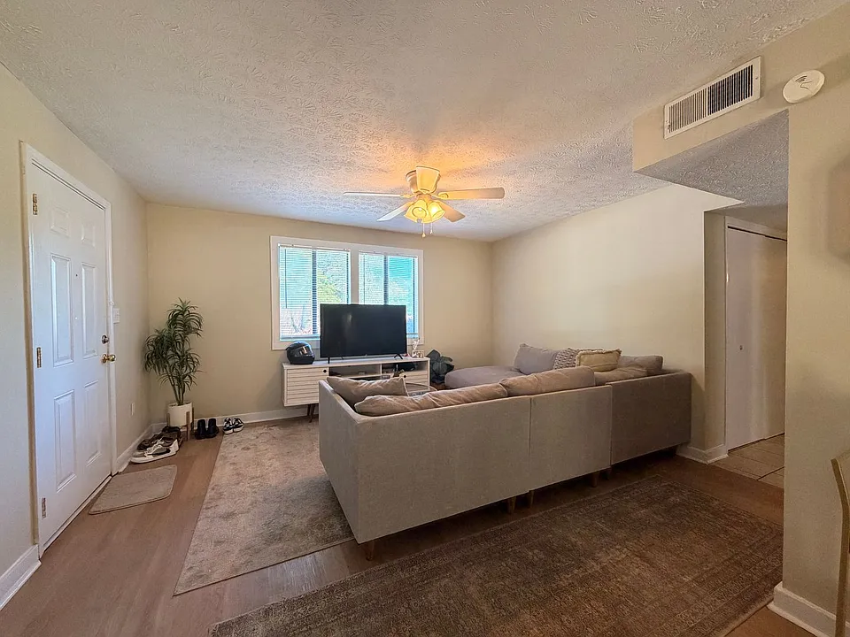 102-104 Welch Pl