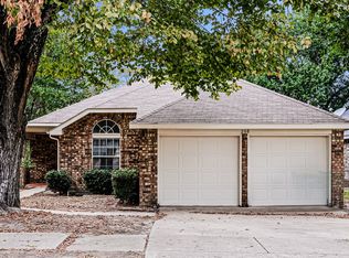 208 Vines Dr, Cedar Hill, TX 75104