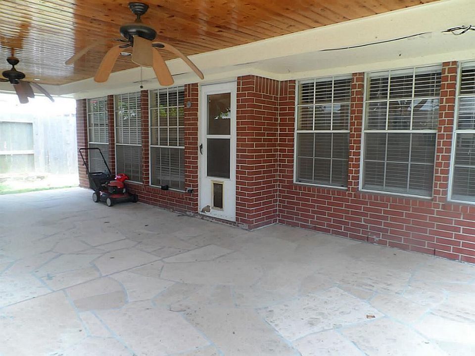 1st image of 3906 N Oakwood Dr