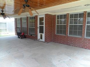 3906 N Oakwood Dr, Pearland, TX 77581