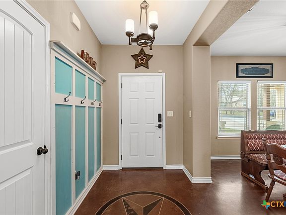 4th image of 11 E Aztec Ln