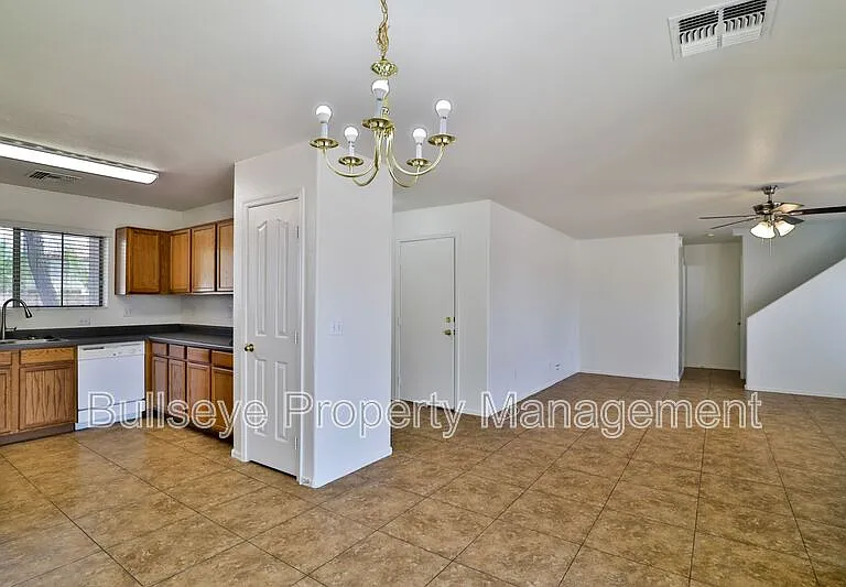 1069 E Lowell Ct — Photo 7