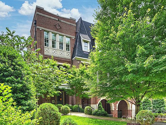 2nd image of 2251 Selwyn Ave #102