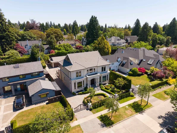 6638 Marguerite St, Vancouver, BC V6P 5E9