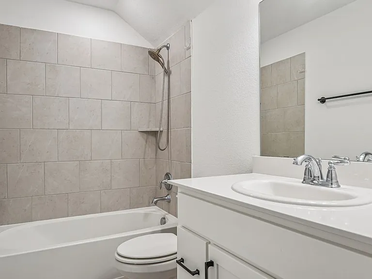 329 Magnolia St — Photo 26