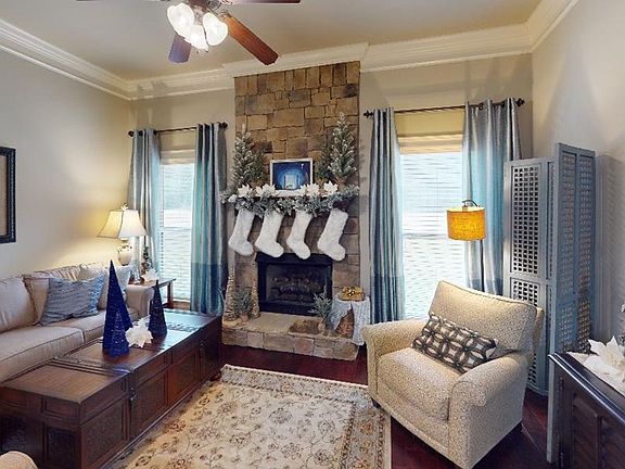 5th image of 303 Cypress Glade Ln