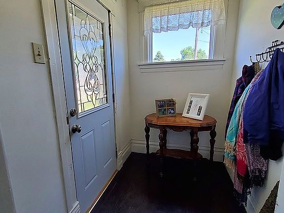 3rd image of 1001 E Main St