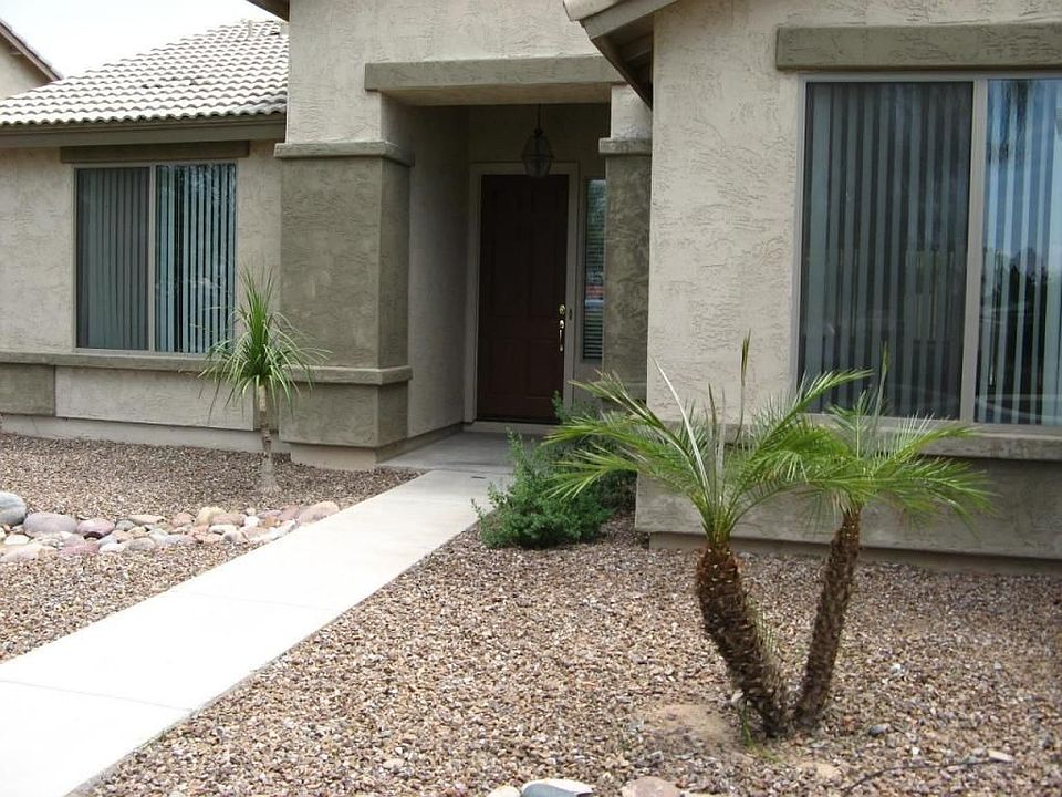 Great location near ASU & MCC in Gated Community, easy access to 101 & 202.