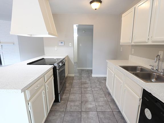 4th image of 718 Circle Cove Dr