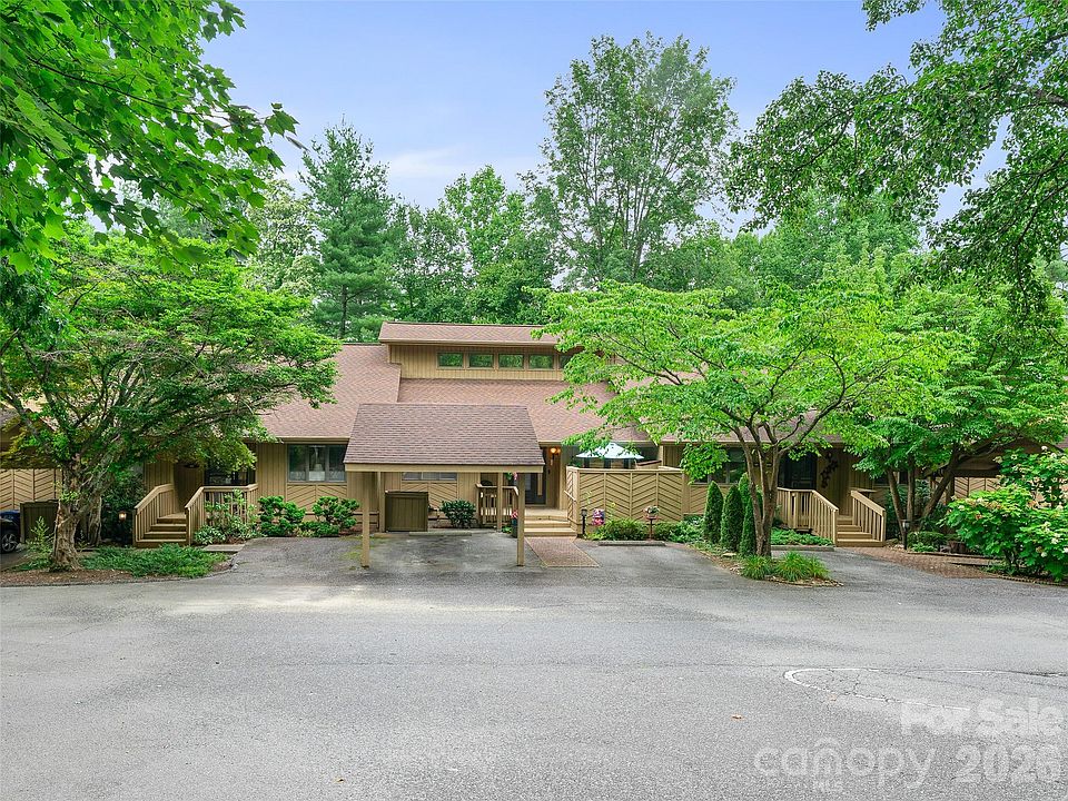 1st image of 303 White Oak Dr