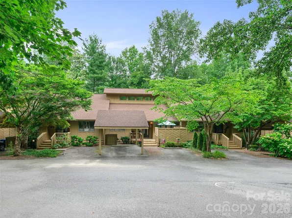 303 White Oak Dr, Hendersonville, NC 28791