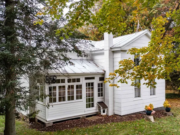 N7929 County Road J, Iola, WI 54945