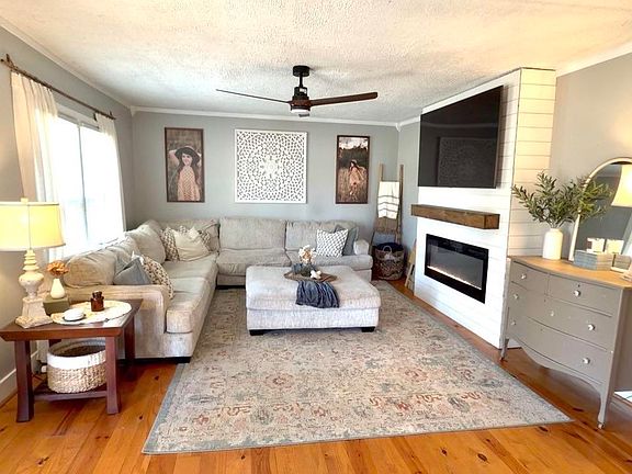 4th image of 971 Westwood Rd