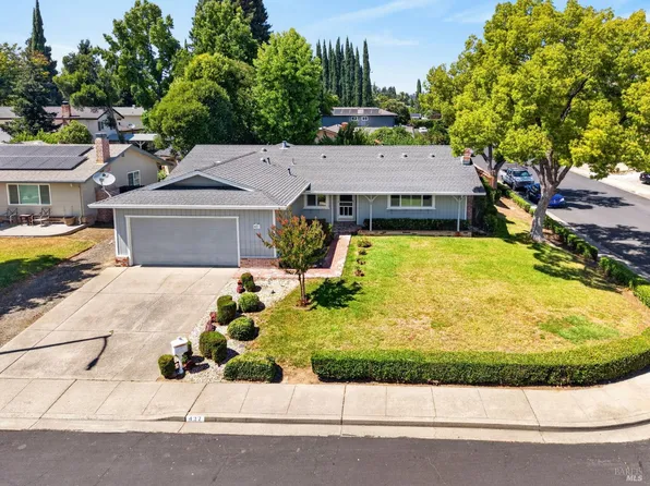437 Valencia Lane, Vacaville, CA 95688