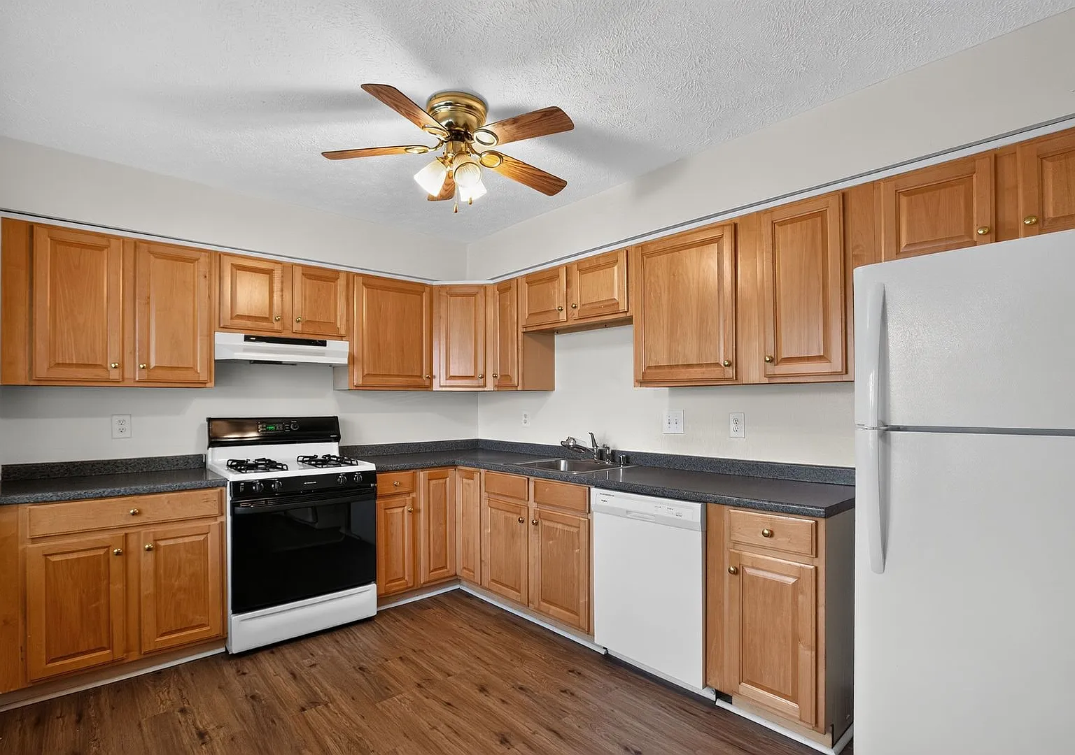 New Renovated 3 Bedroom Townhouse Fredericksburg, Stafford County — Photo 3