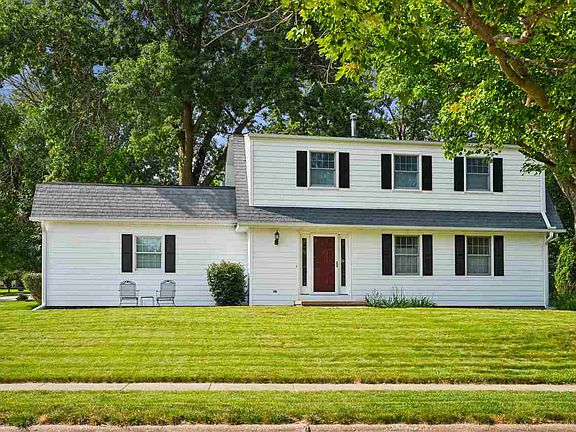 3rd image of 2 Bedford Ct