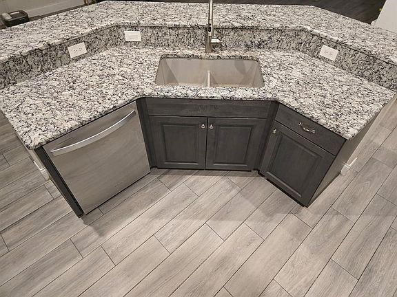 5th image of 854 Fisher Rd