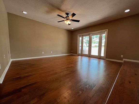 4th image of 3066 Plaza Terrace Dr