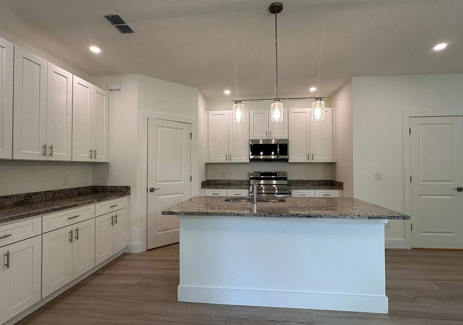 New Construction 4BR Townhome | Washer & Dryer Included — Photo 4