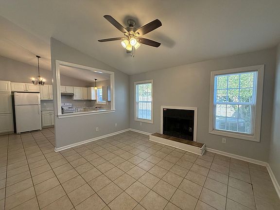 3rd image of 747 Pinewood Dr