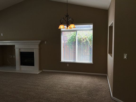 4th image of 305 Flowers Ct