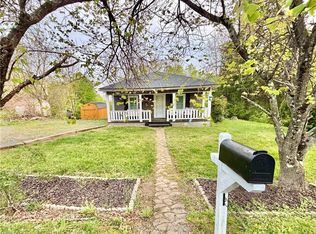 1072 Grassy Knob Rd, Pilot Mountain, NC 27041