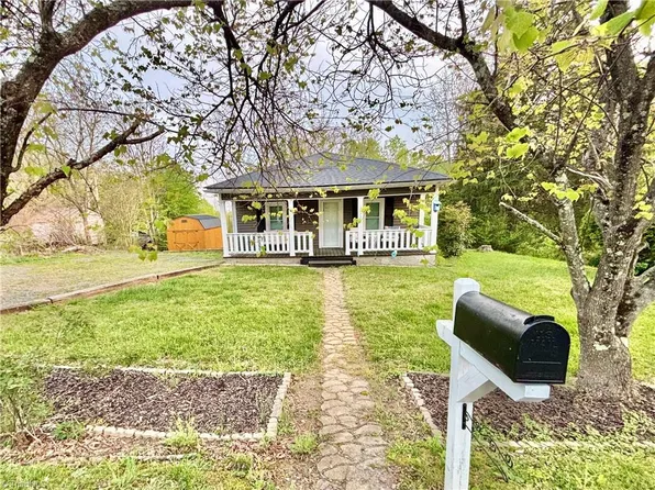 1072 Grassy Knob Rd, Pilot Mountain, NC 27041