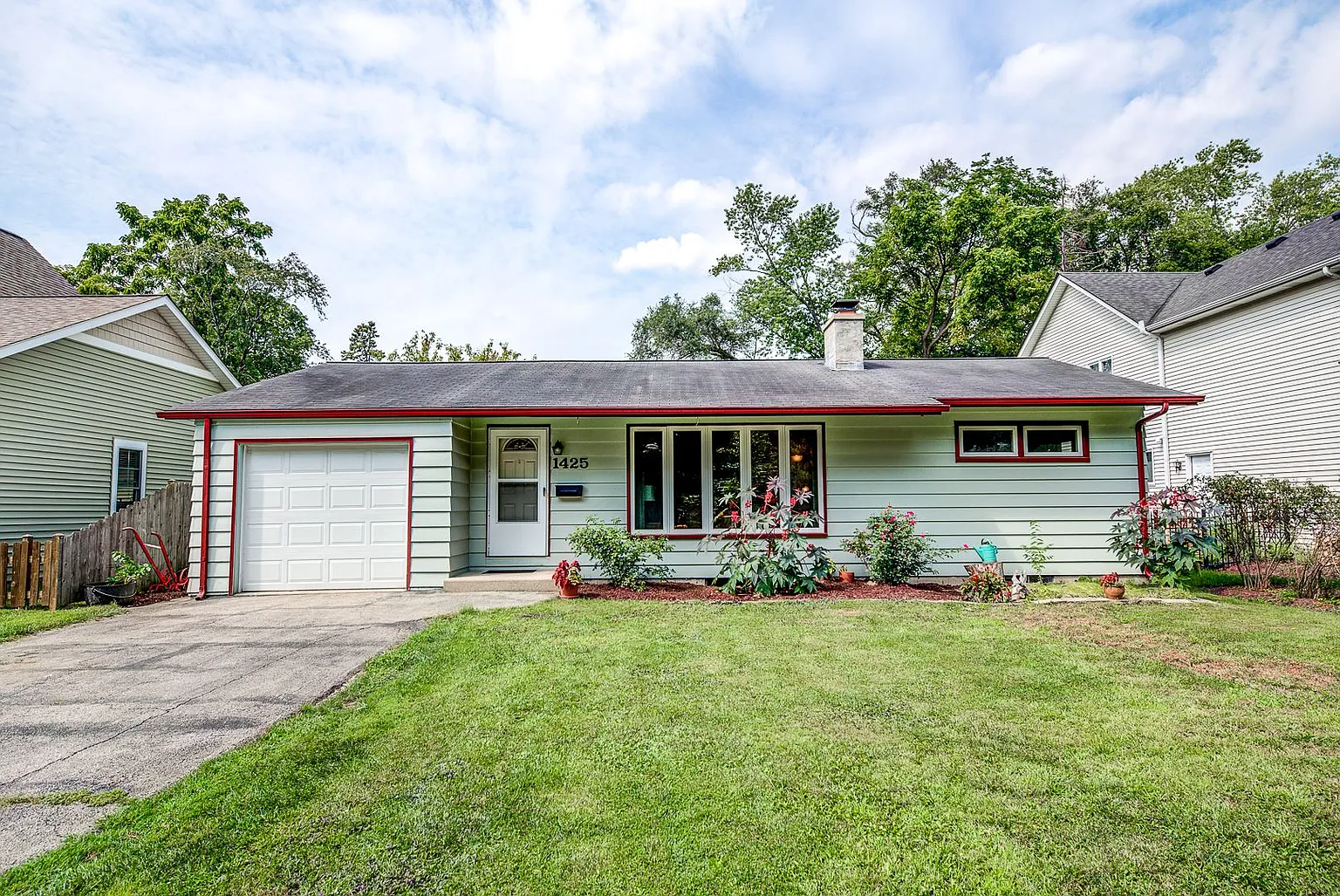 1425 Elm St photo 1