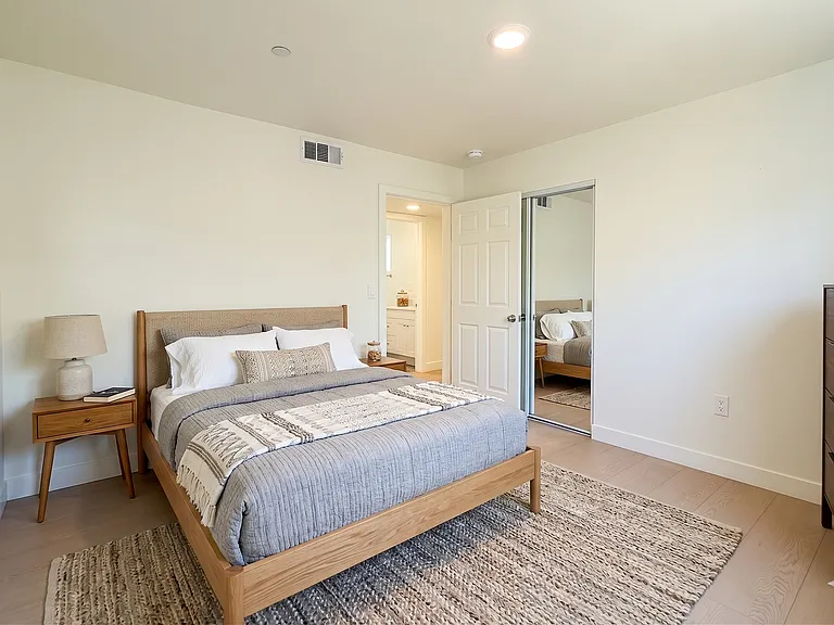 2026 Luxury 4 & 6 Bedroom Units — Photo 20